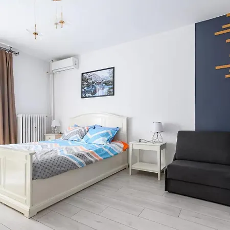 10 Seconds Away From The Main Street, Free Secured Parking * סופיה