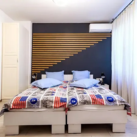 10 Seconds Away From The Main Street, Free Secured Parking