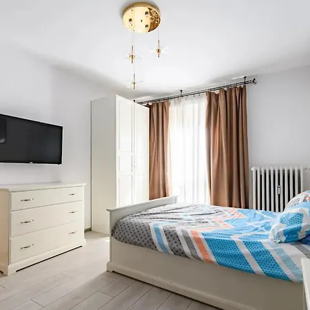 דירה 10 Seconds Away From The Main Street, Free Secured Parking סופיה