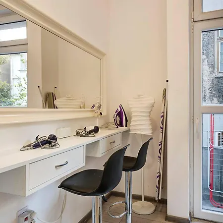 10 Seconds Away From The Main Street, Free Secured Parking סופיה