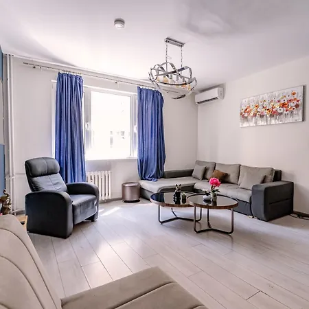 Lägenhet 10 Seconds Away From The Main Street, Free Secured Parking Sofia