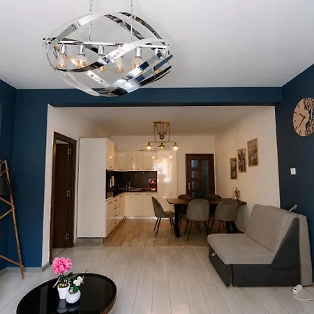 10 Seconds Away From The Main Street, Free Secured Parking