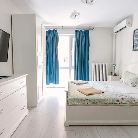公寓 10 Seconds Away From The Main Street, Free Secured Parking *