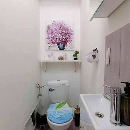 公寓 10 Seconds Away From The Main Street, Free Secured Parking