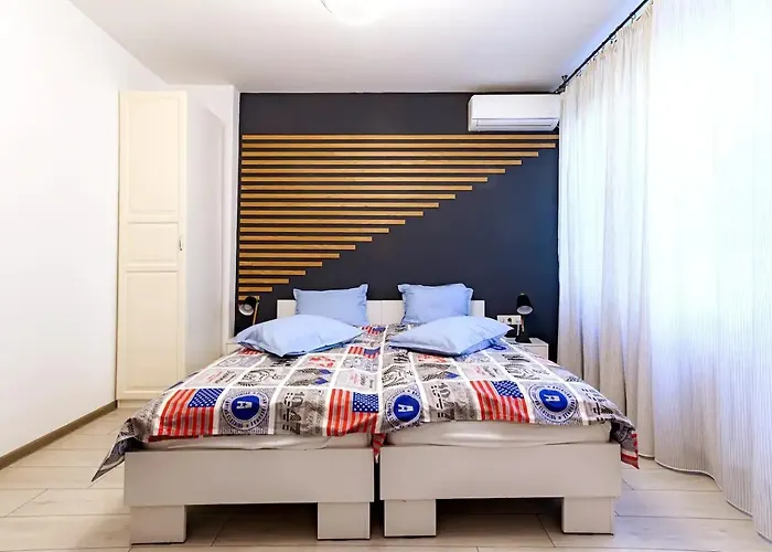 10 Seconds Away From The Main Street, Free Secured Parking